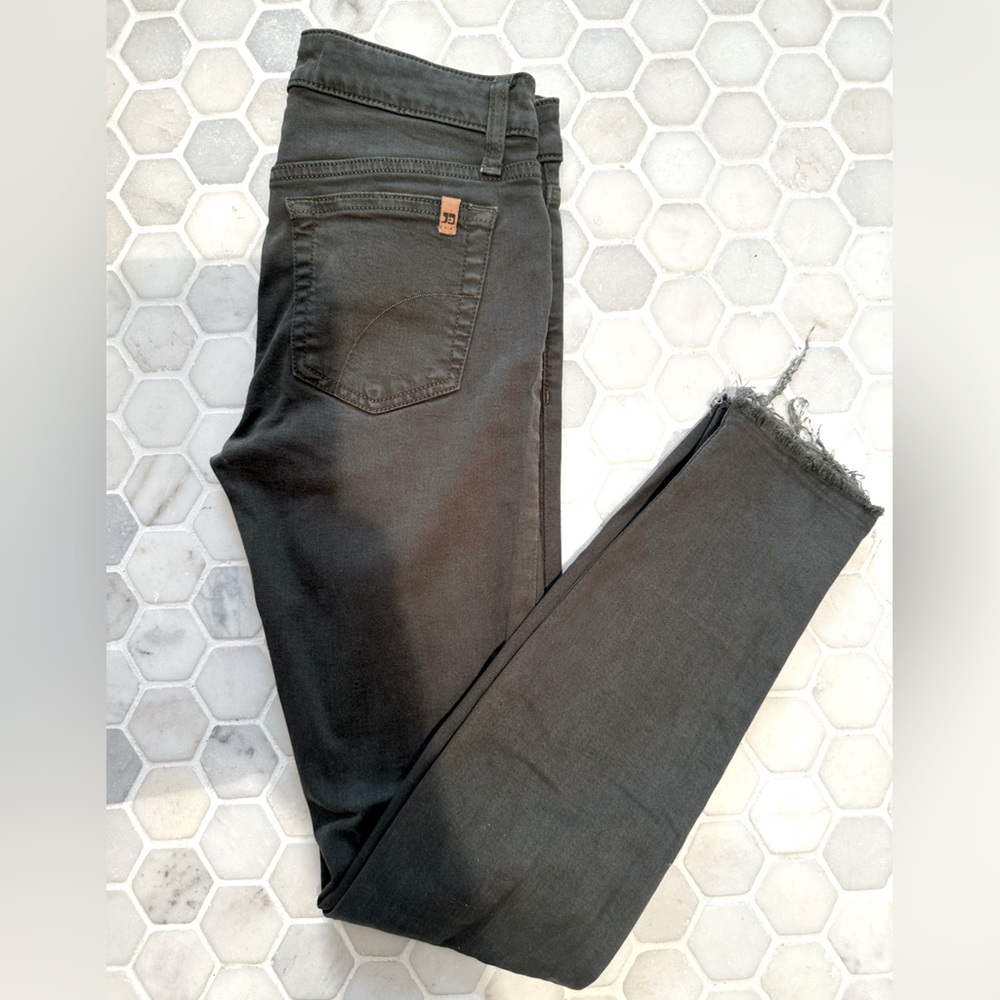 Joe’s Jeans, women’s skinny ankle distressed @ knees & hem, size 25, Olive color
